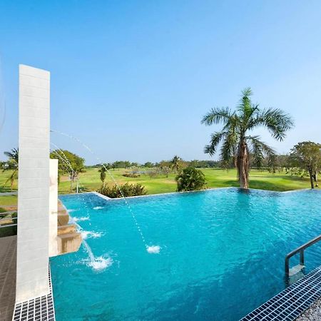 Uniland Golf & Resort Nakhon Pathom Eksteriør billede