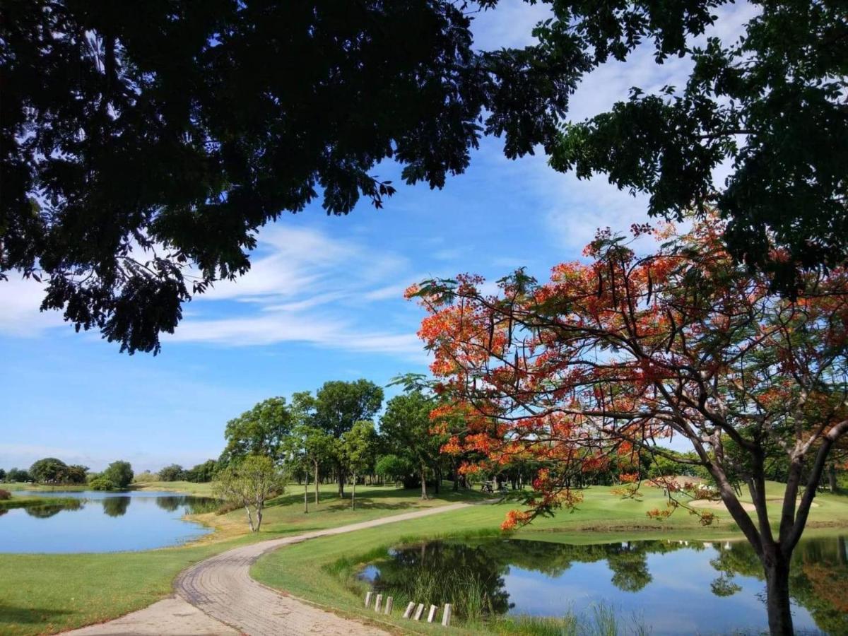 Uniland Golf & Resort Nakhon Pathom Eksteriør billede