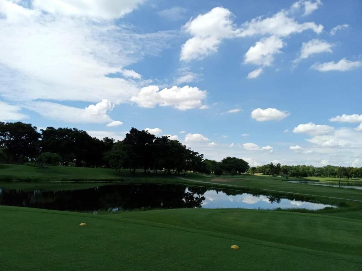 Uniland Golf & Resort Nakhon Pathom Eksteriør billede