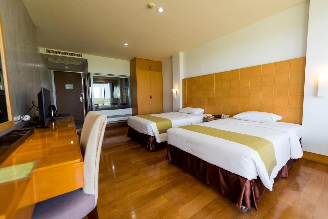 Uniland Golf & Resort Nakhon Pathom Eksteriør billede