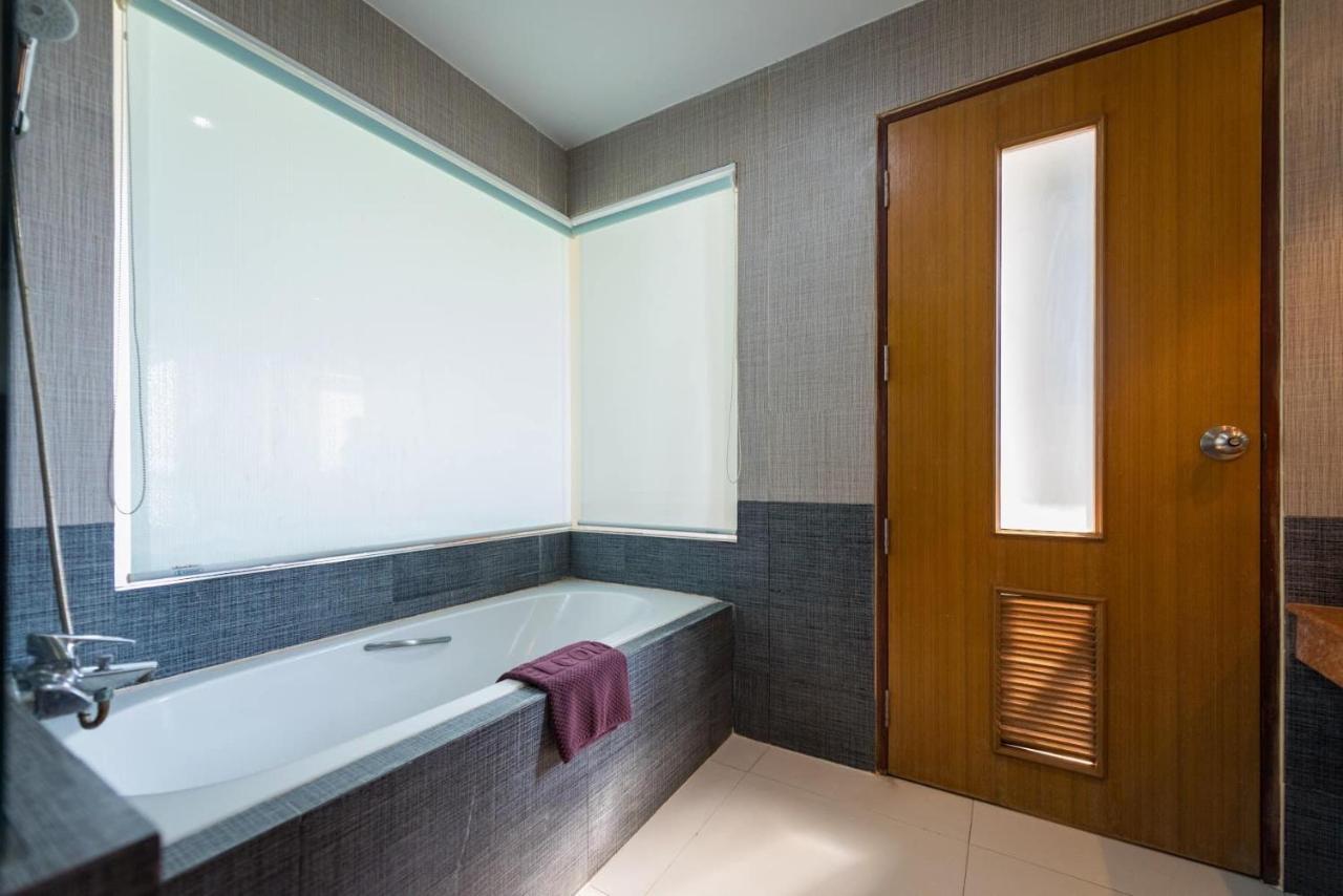 Uniland Golf & Resort Nakhon Pathom Eksteriør billede