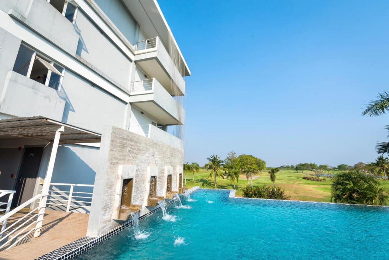Uniland Golf & Resort Nakhon Pathom Eksteriør billede