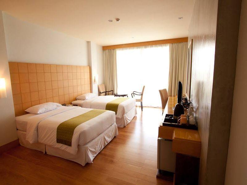 Uniland Golf & Resort Nakhon Pathom Eksteriør billede