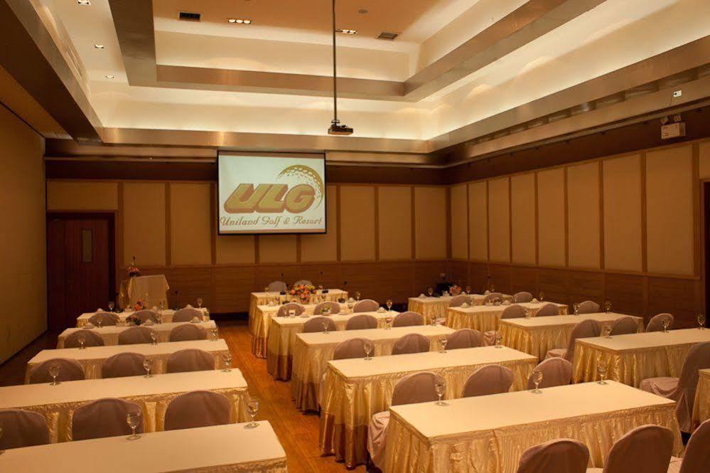 Uniland Golf & Resort Nakhon Pathom Eksteriør billede