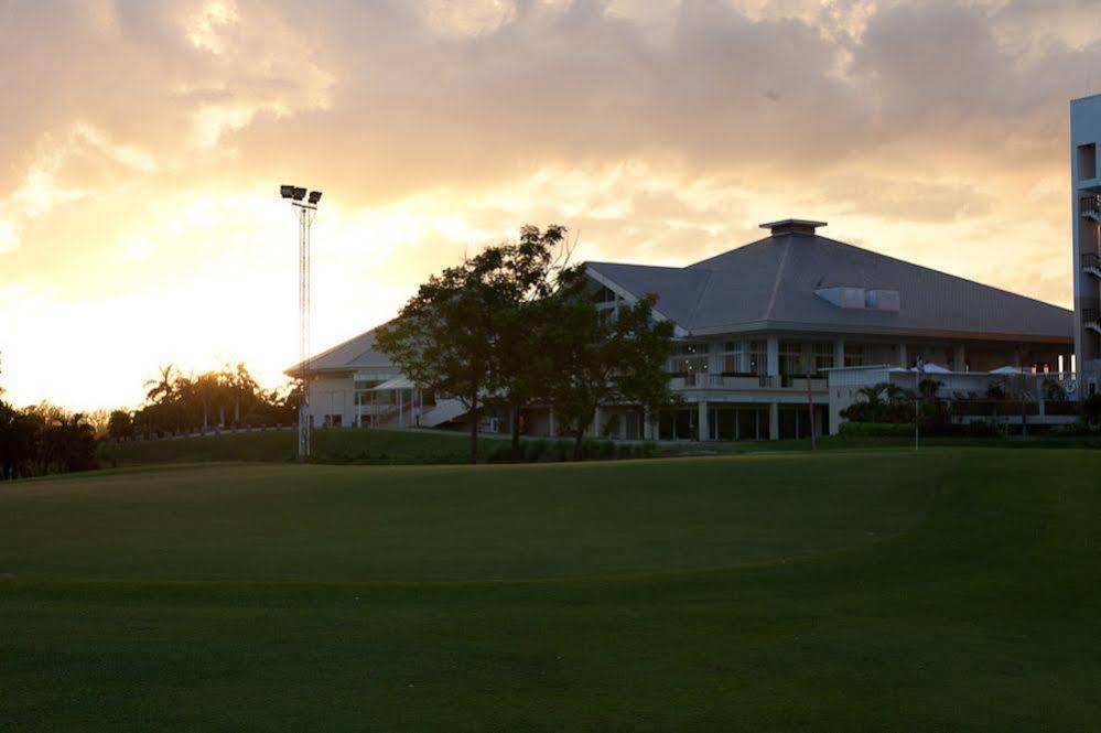 Uniland Golf & Resort Nakhon Pathom Eksteriør billede