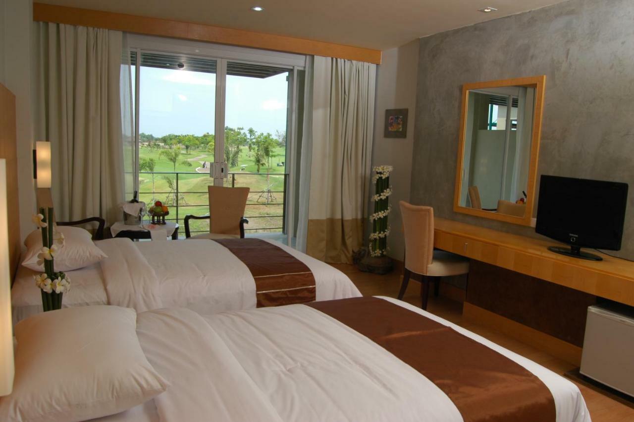 Uniland Golf & Resort Nakhon Pathom Eksteriør billede