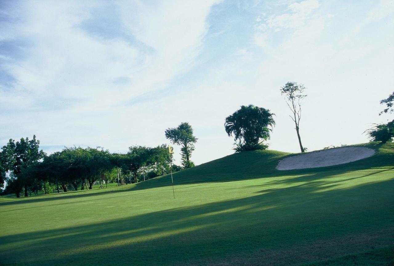 Uniland Golf & Resort Nakhon Pathom Eksteriør billede