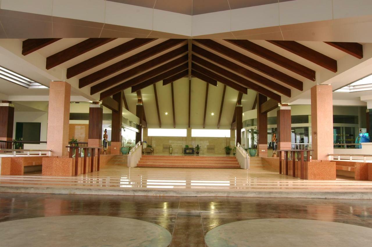 Uniland Golf & Resort Nakhon Pathom Eksteriør billede